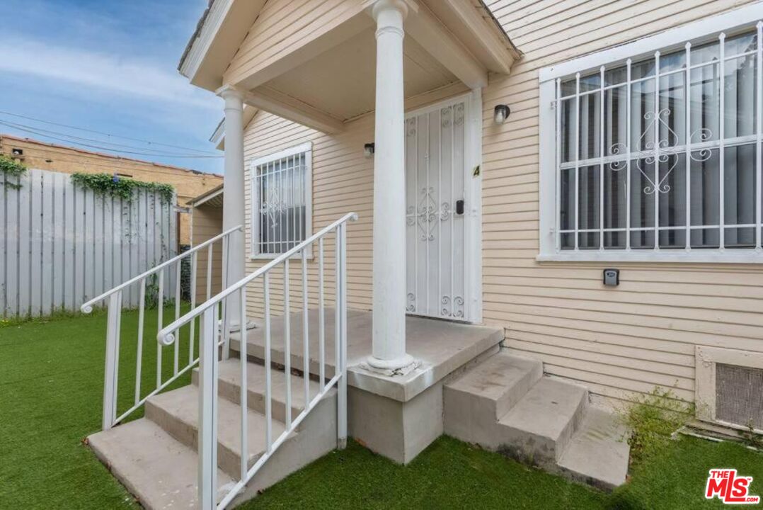 1165 W 38th St