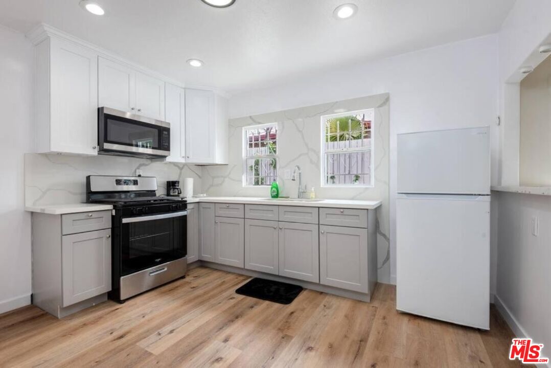 1165 W 38th St