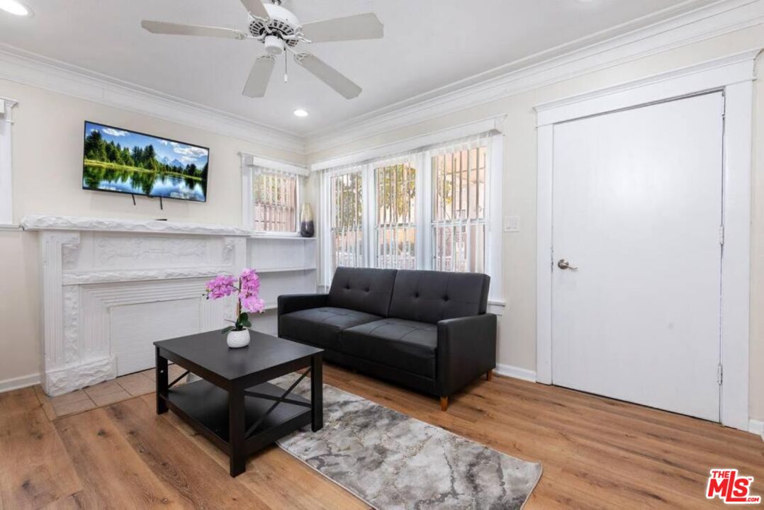 1165 W 38th St