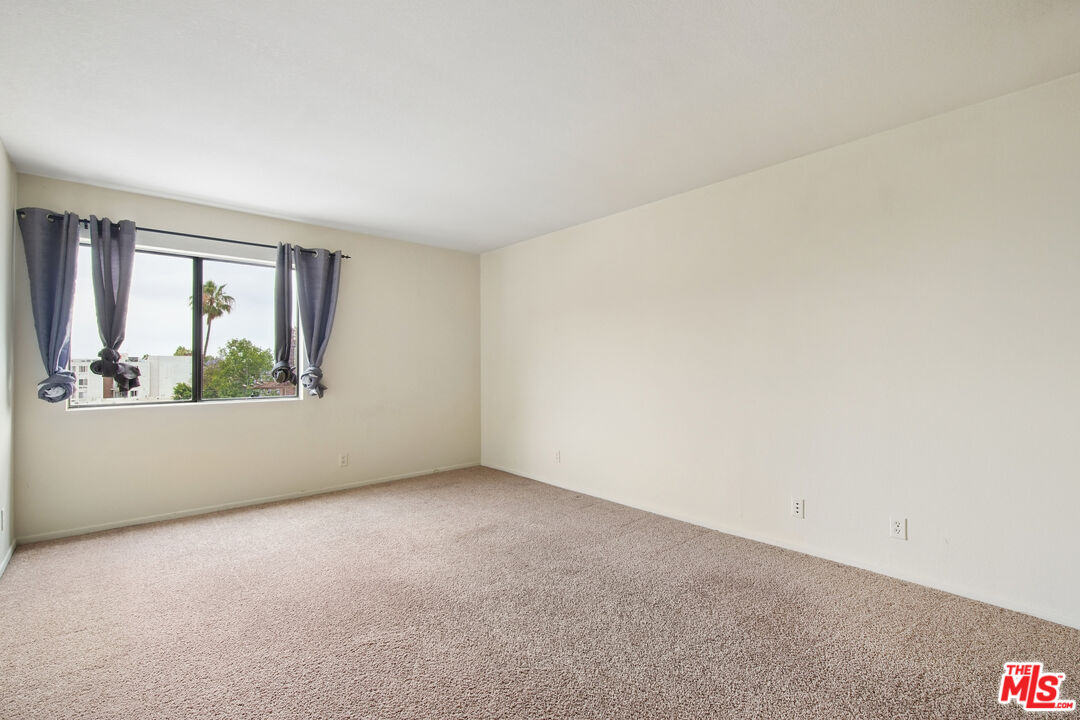 1519 N Martel Ave Unit: 202