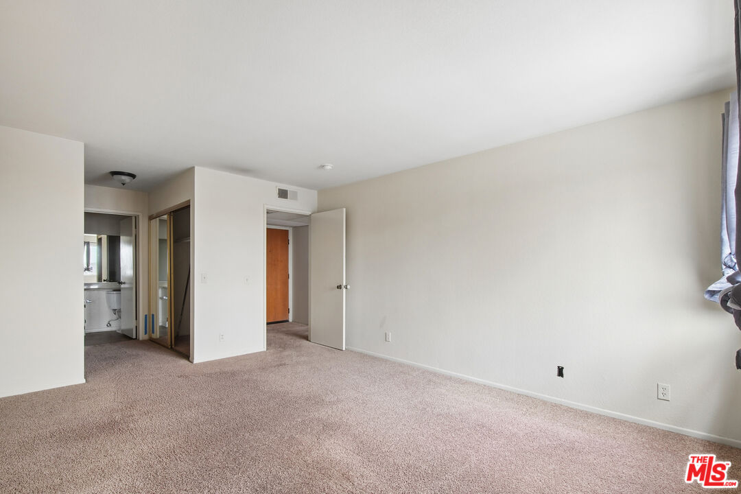 1519 N Martel Ave Unit: 202