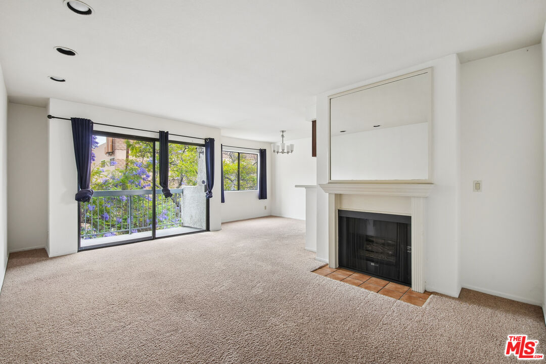 1519 N Martel Ave Unit: 202