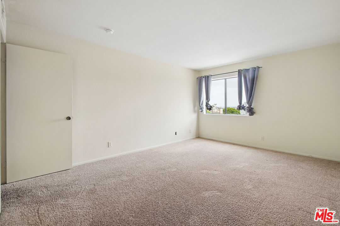 1519 N Martel Ave Unit: 202