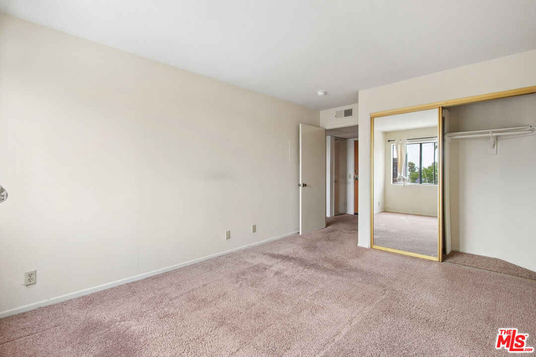 1519 N Martel Ave Unit: 202