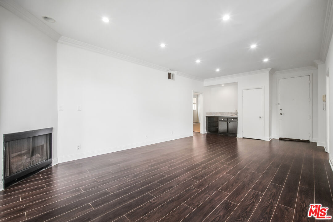 8865 Alden Dr Unit: 101