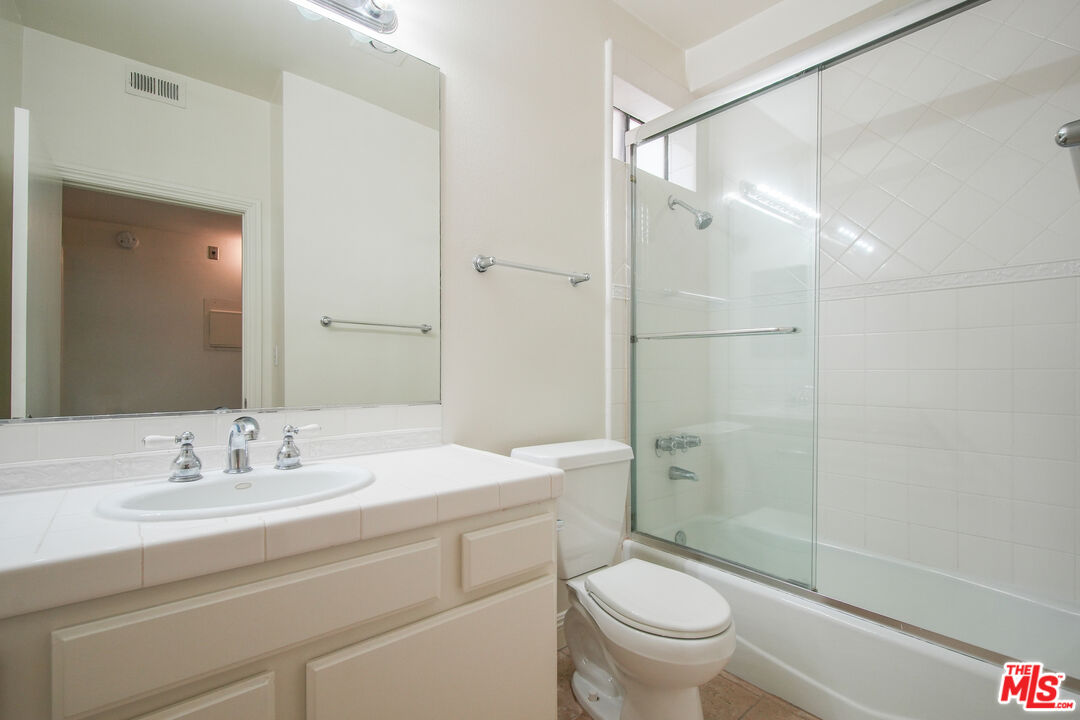 8865 Alden Dr Unit: 101