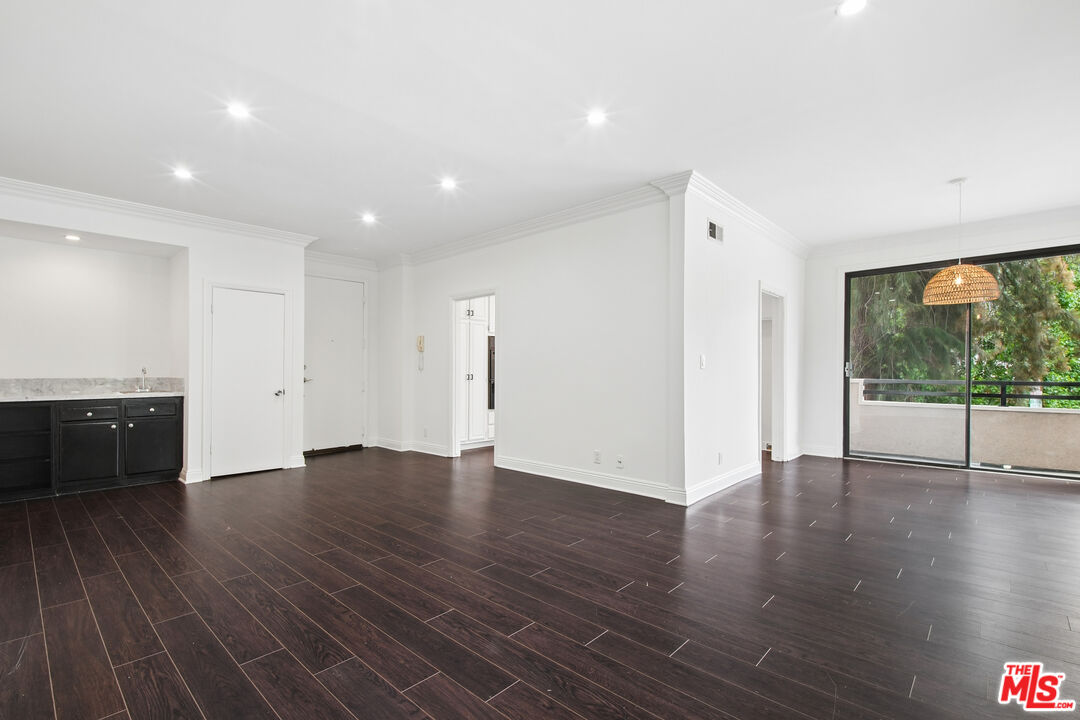 8865 Alden Dr Unit: 101
