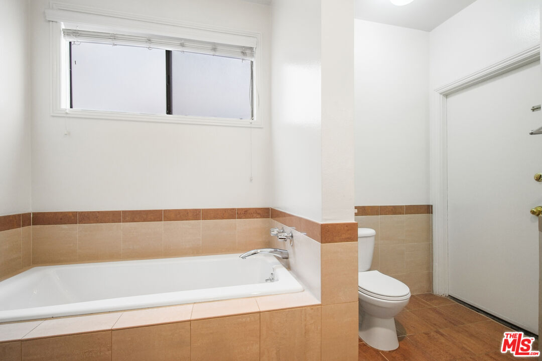 8865 Alden Dr Unit: 101