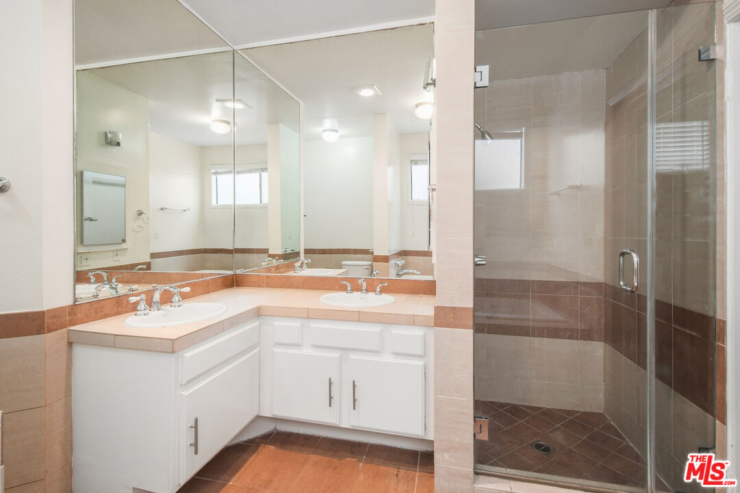8865 Alden Dr Unit: 101