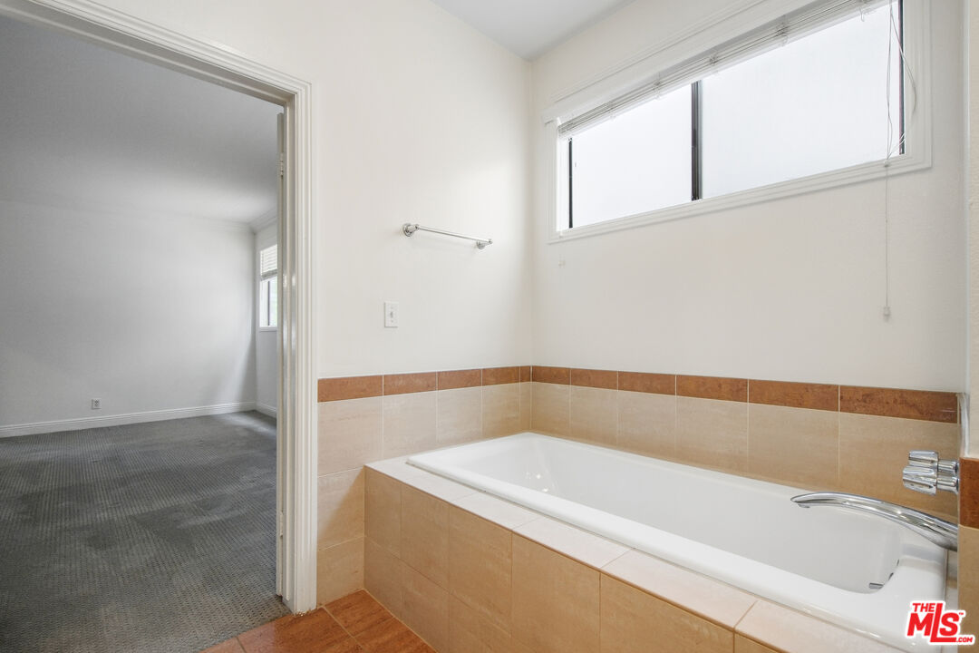 8865 Alden Dr Unit: 101