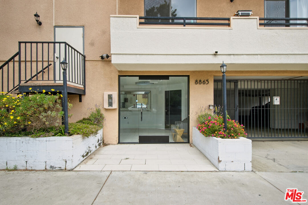 8865 Alden Dr Unit: 101