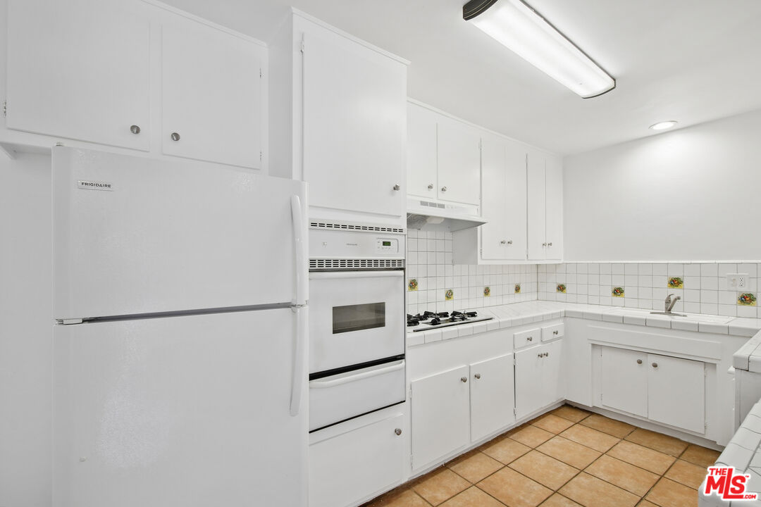 6153 Lexington Ave Unit: 29