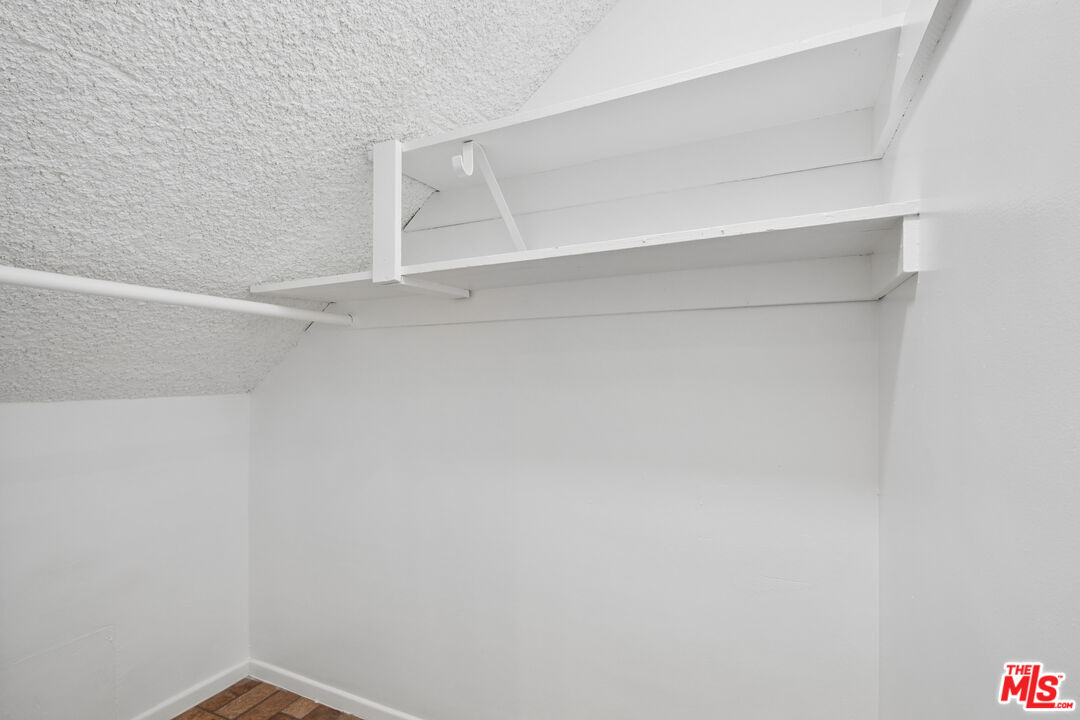 6153 Lexington Ave Unit: 29