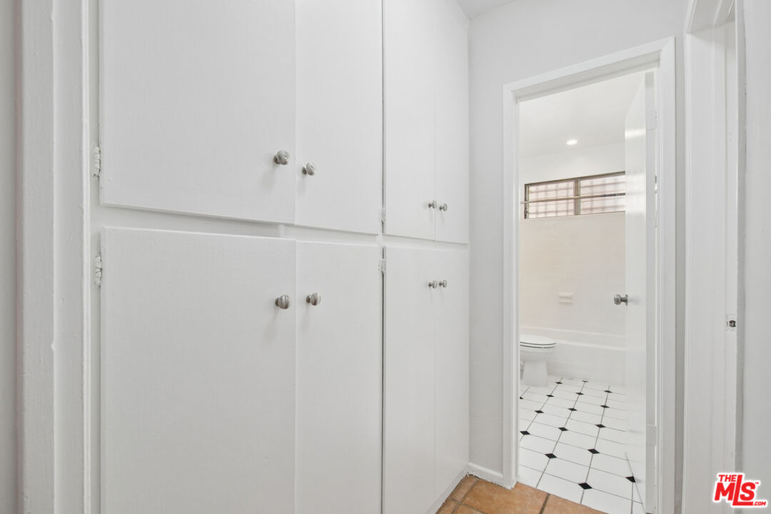 6153 Lexington Ave Unit: 29