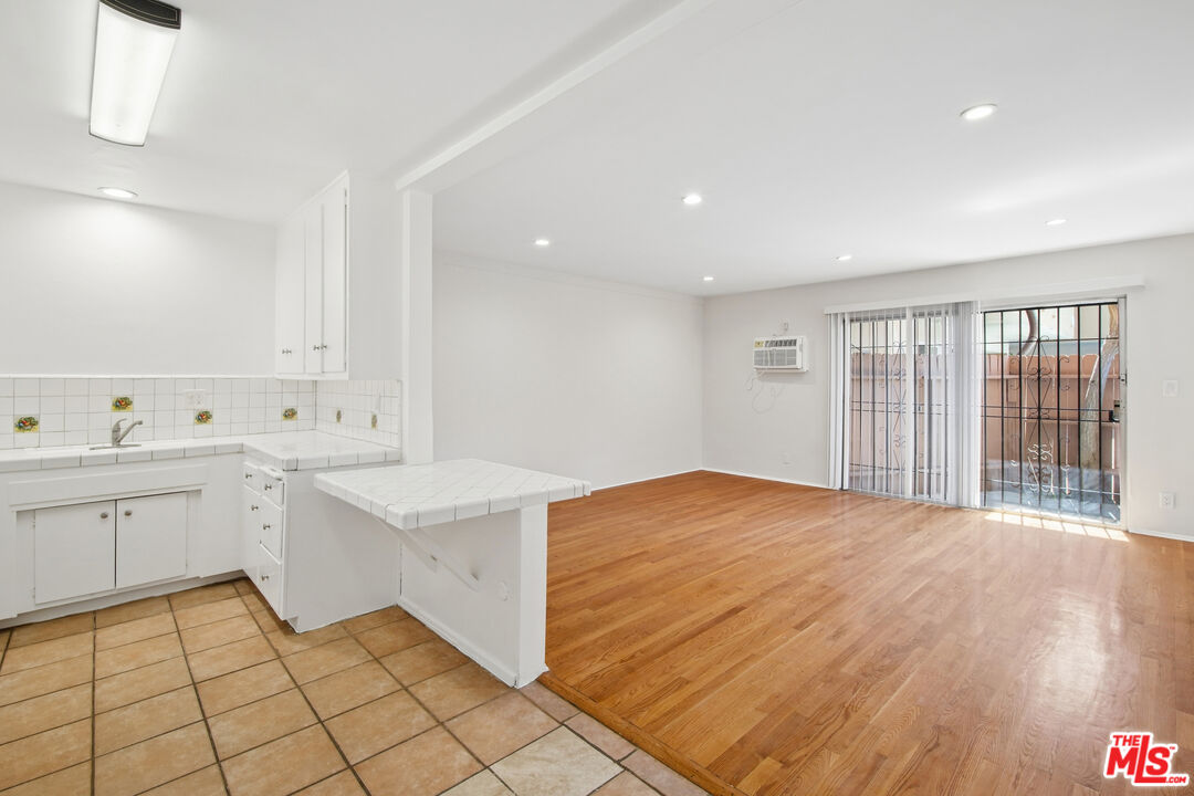 6153 Lexington Ave Unit: 29