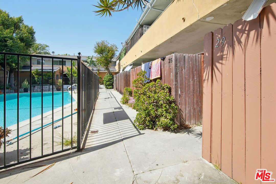 6153 Lexington Ave Unit: 29