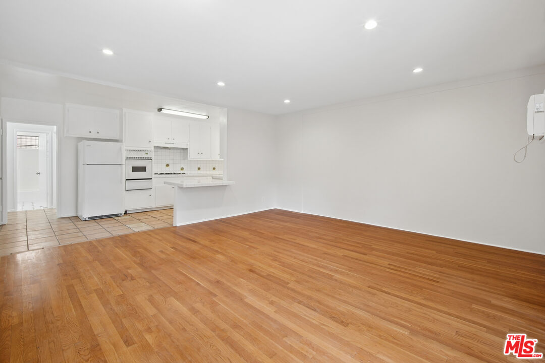 6153 Lexington Ave Unit: 29