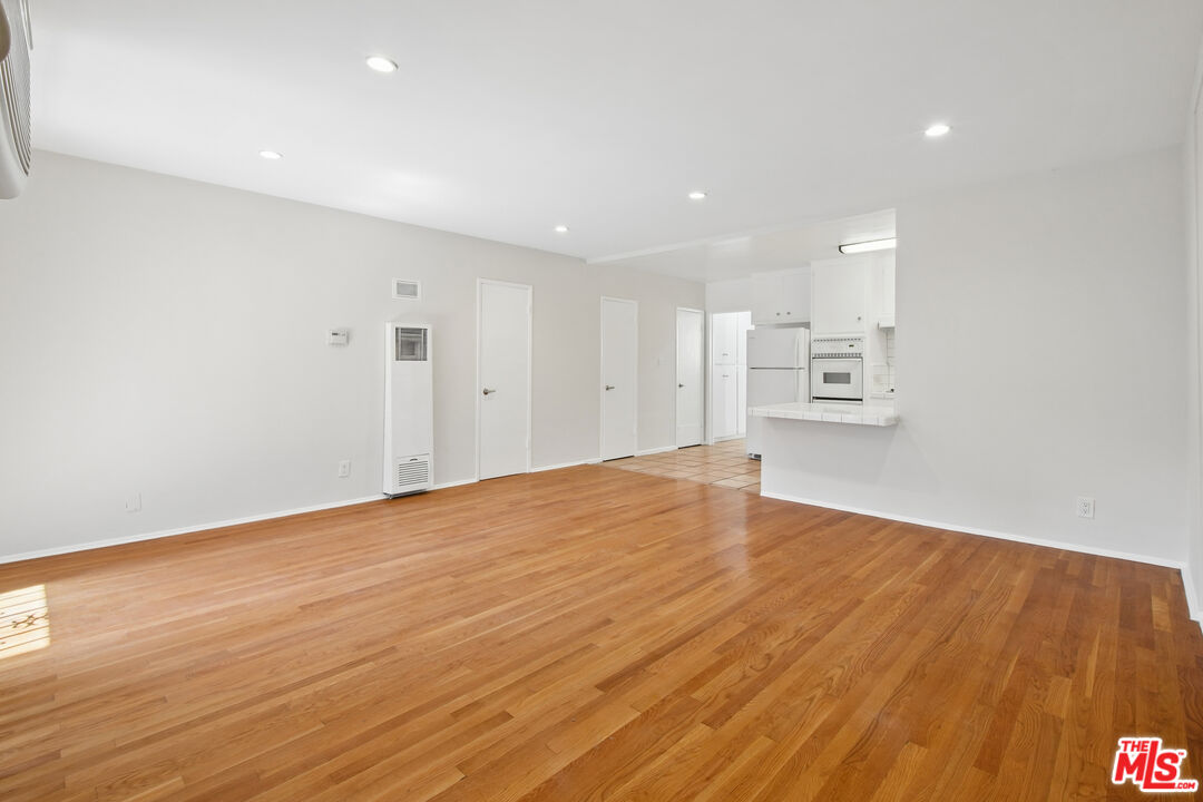 6153 Lexington Ave Unit: 29