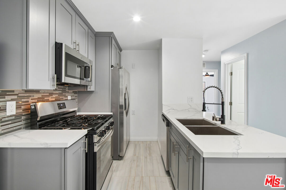 852 N Bunker Hill Ave Unit: 105