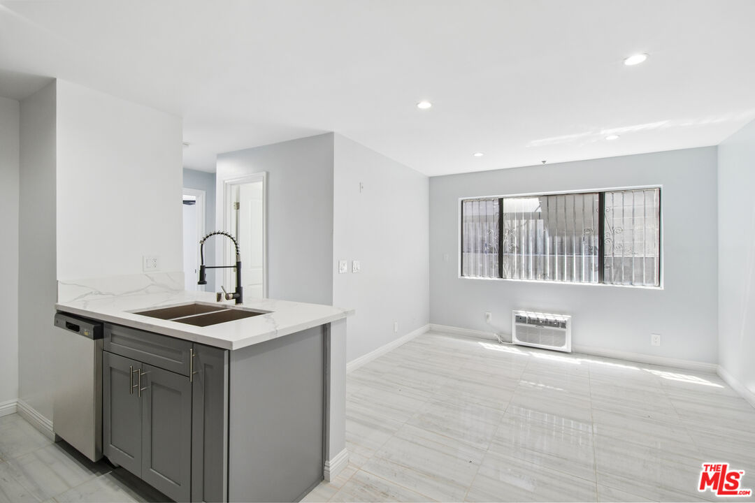 852 N Bunker Hill Ave Unit: 105