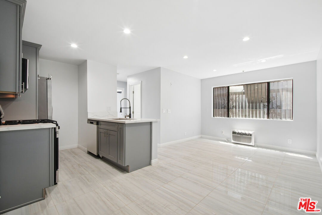 852 N Bunker Hill Ave Unit: 105