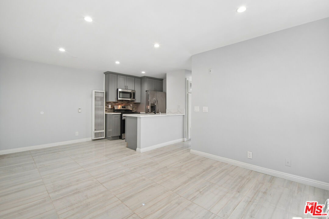 852 N Bunker Hill Ave Unit: 105