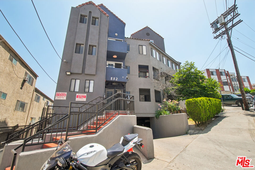 852 N Bunker Hill Ave Unit: 105