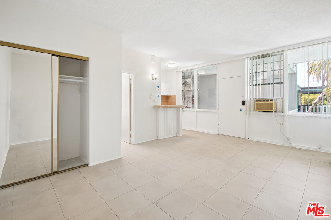 400 S Occidental Blvd Unit: 18