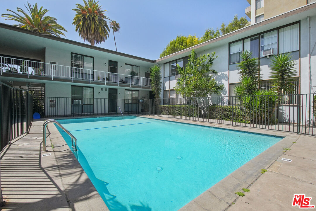 400 S Occidental Blvd Unit: 19