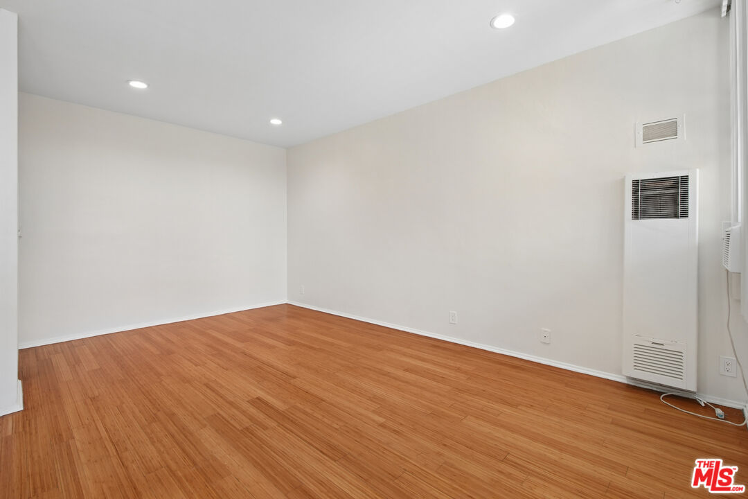 400 S Occidental Blvd Unit: 19