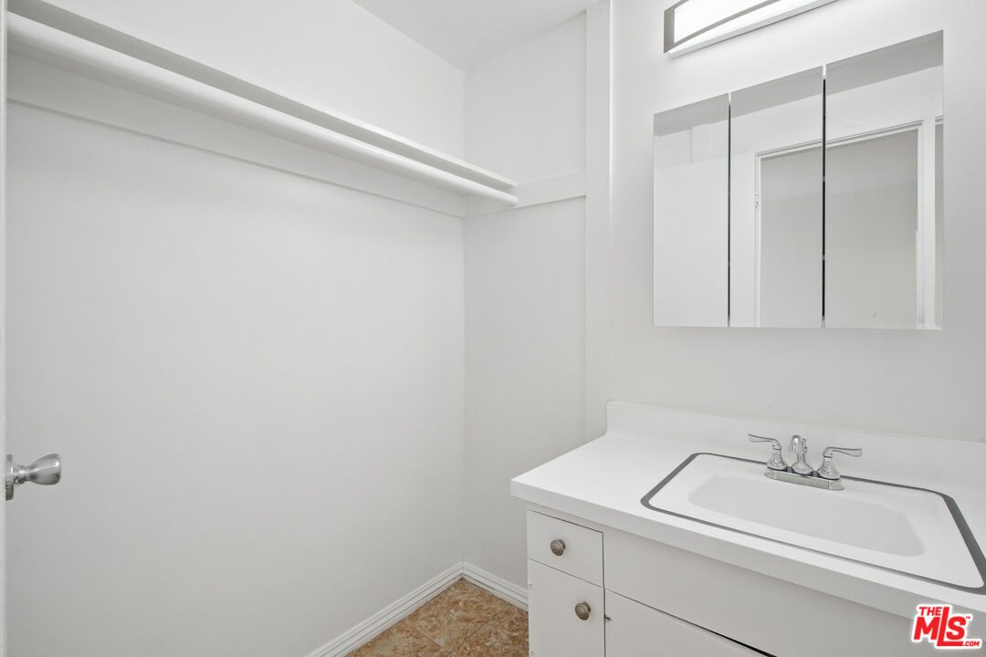 400 S Occidental Blvd Unit: 19