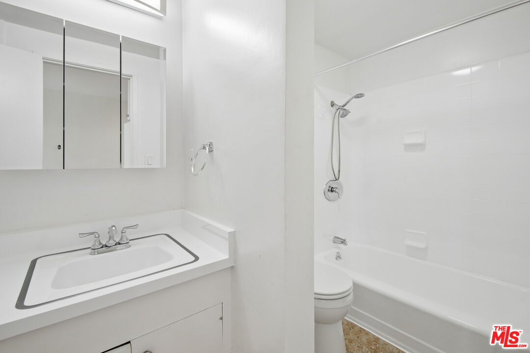 400 S Occidental Blvd Unit: 19