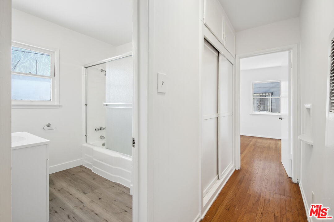 1138 S Sherbourne Dr Unit: 3