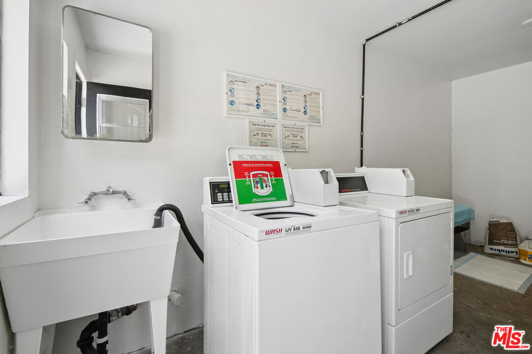 1138 S Sherbourne Dr Unit: 3