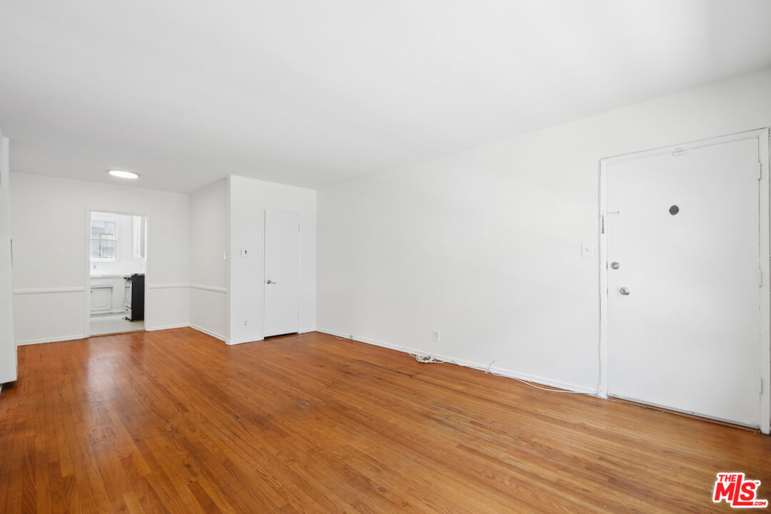 1138 S Sherbourne Dr Unit: 3
