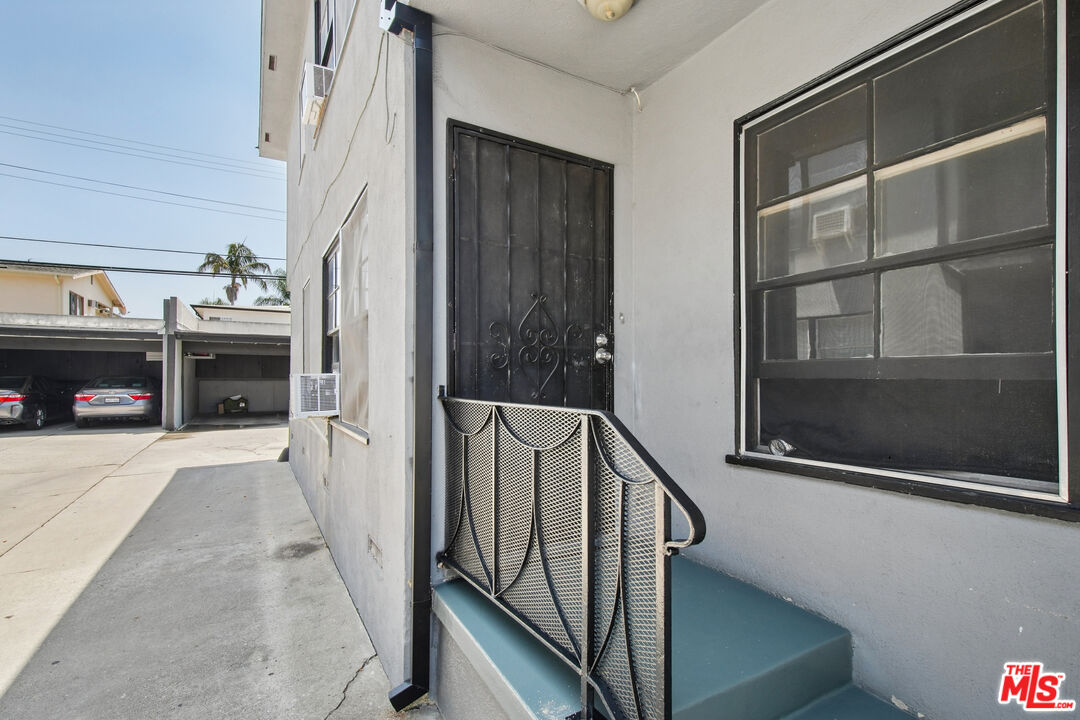 1138 S Sherbourne Dr Unit: 3