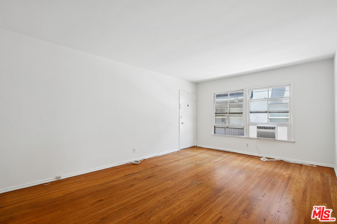 1138 S Sherbourne Dr Unit: 3