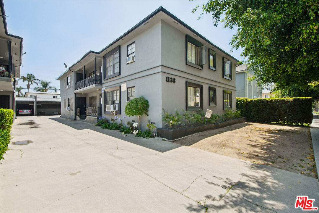 1138 S Sherbourne Dr Unit: 3