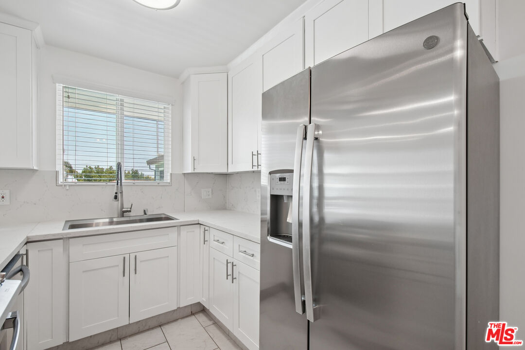 1215 N Hayworth Ave Unit: 206