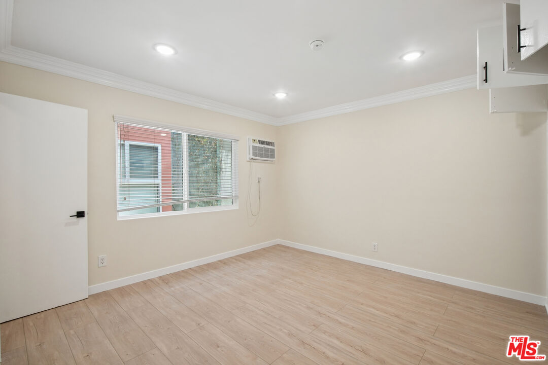 1215 N Hayworth Ave Unit: 206