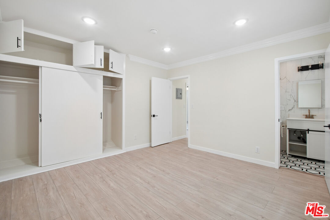1215 N Hayworth Ave Unit: 206
