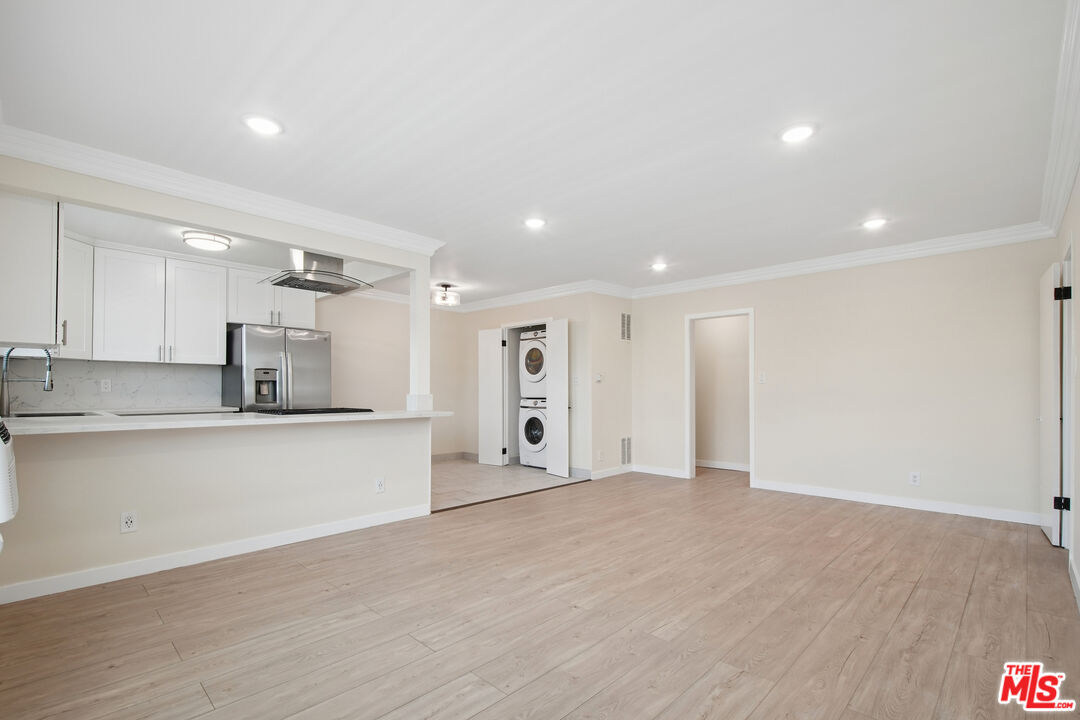 1215 N Hayworth Ave Unit: 206
