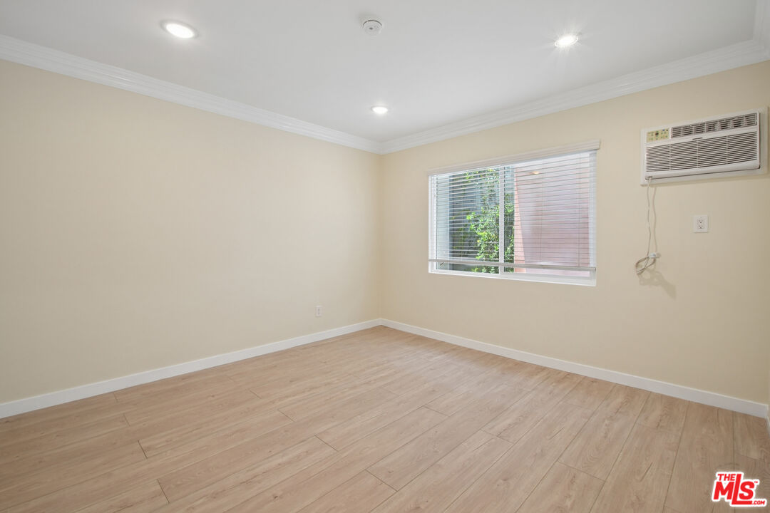 1215 N Hayworth Ave Unit: 206