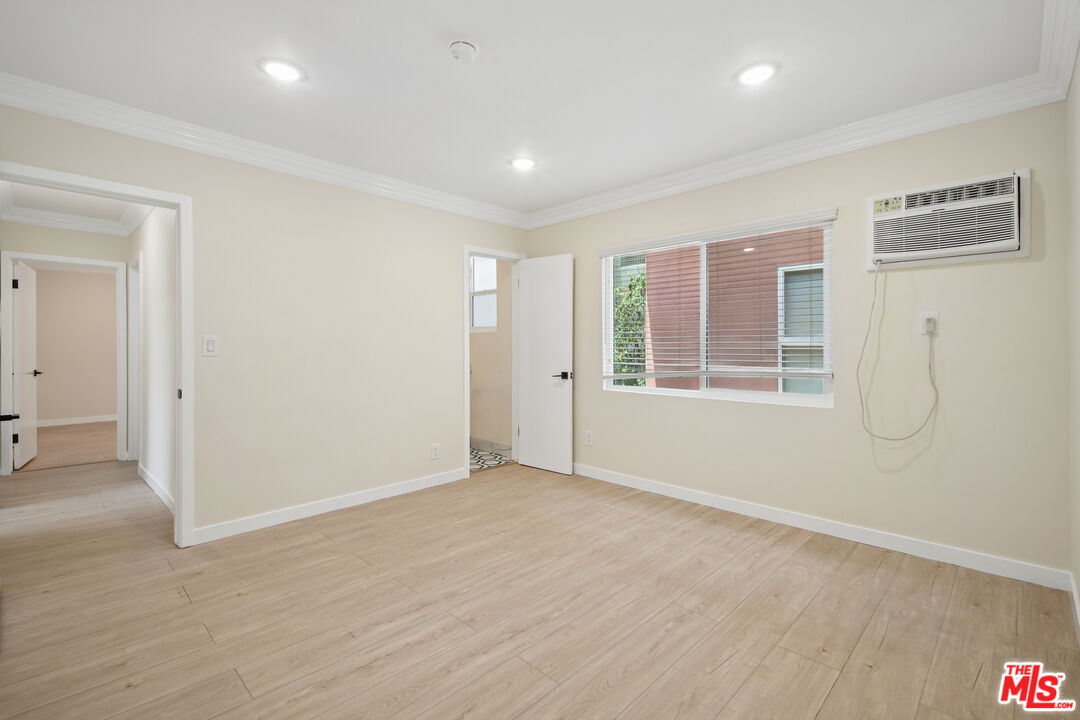 1215 N Hayworth Ave Unit: 206