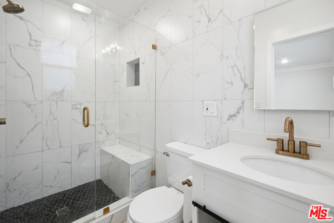 1215 N Hayworth Ave Unit: 206