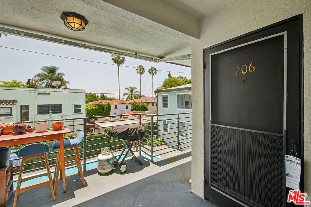 1215 N Hayworth Ave Unit: 206