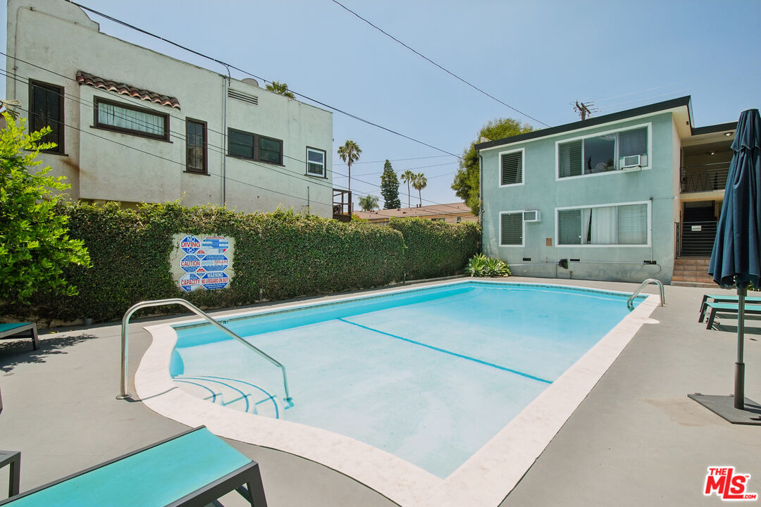1215 N Hayworth Ave Unit: 206