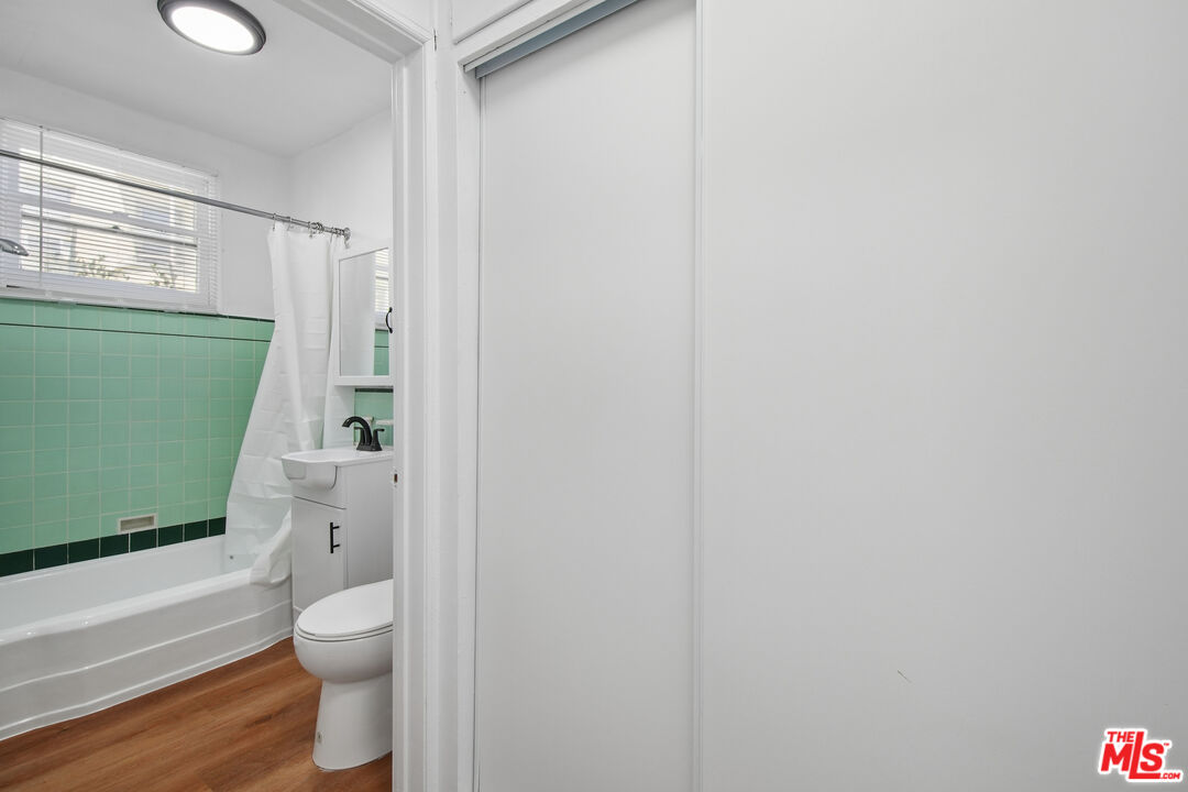 4010 Los Feliz Blvd Blvd Unit: 7
