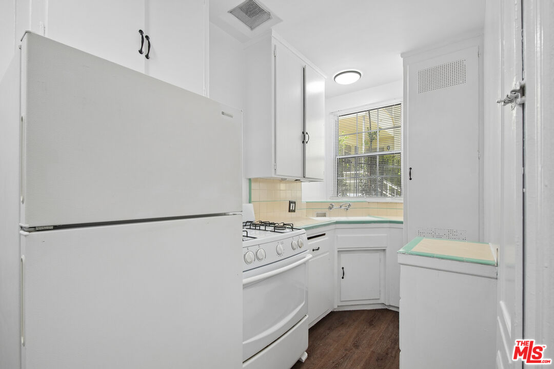 4010 Los Feliz Blvd Blvd Unit: 7