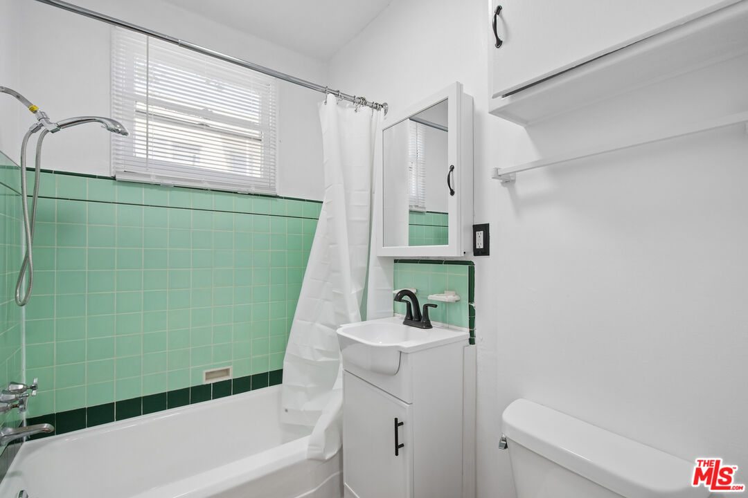 4010 Los Feliz Blvd Blvd Unit: 7